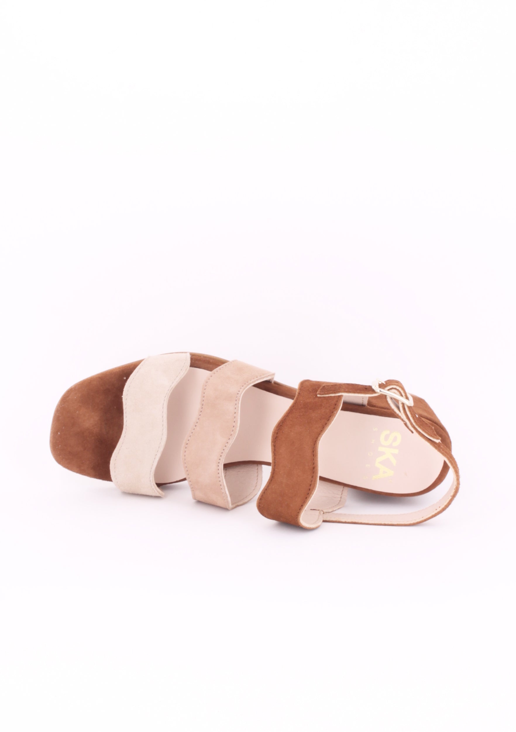 LARA BEIGE